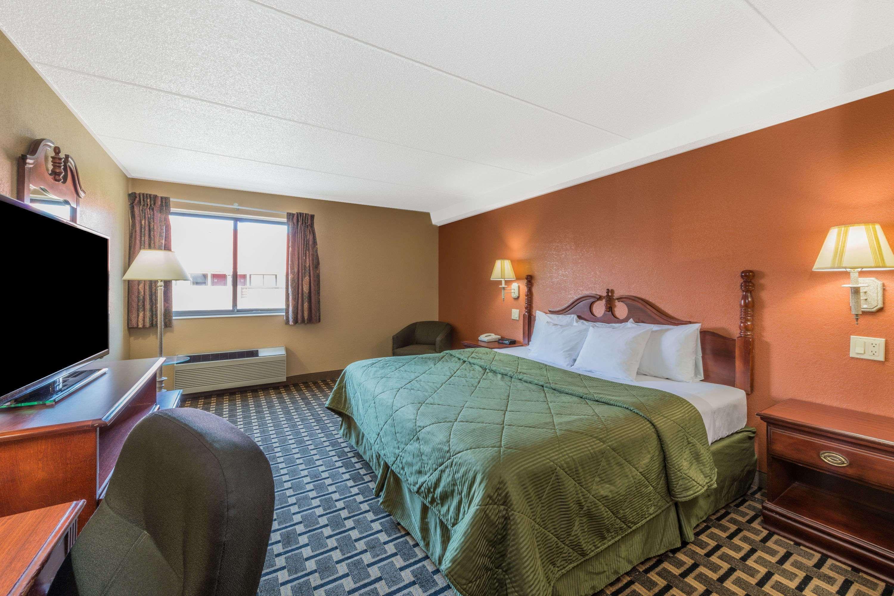 לואיוויל Days Inn By Wyndham Hurstbourne מראה חיצוני תמונה