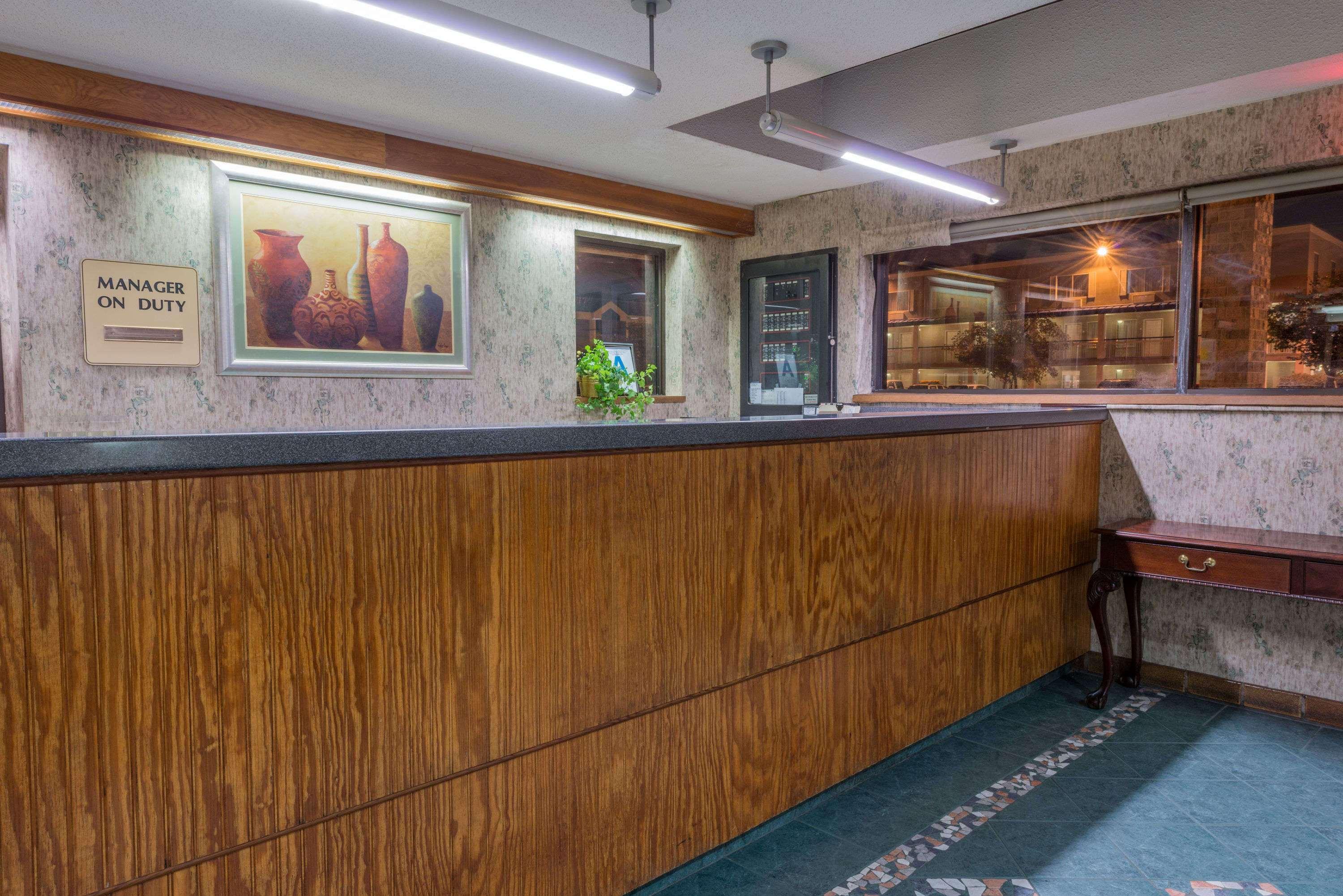 לואיוויל Days Inn By Wyndham Hurstbourne מראה חיצוני תמונה