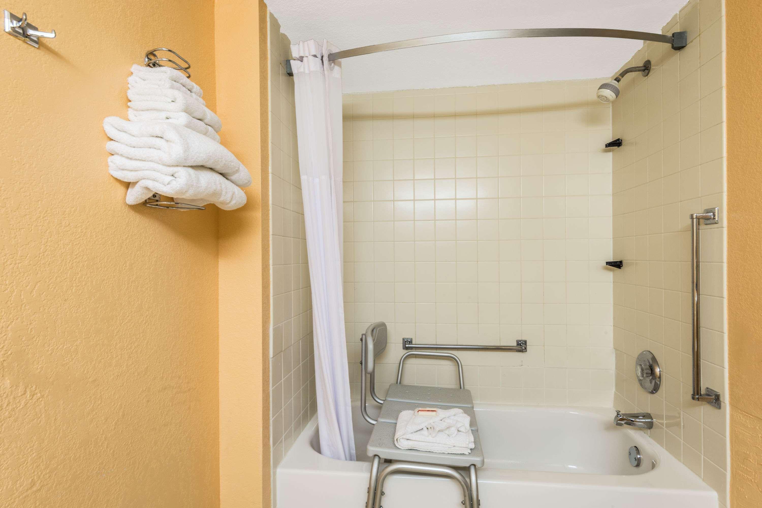 לואיוויל Days Inn By Wyndham Hurstbourne מראה חיצוני תמונה