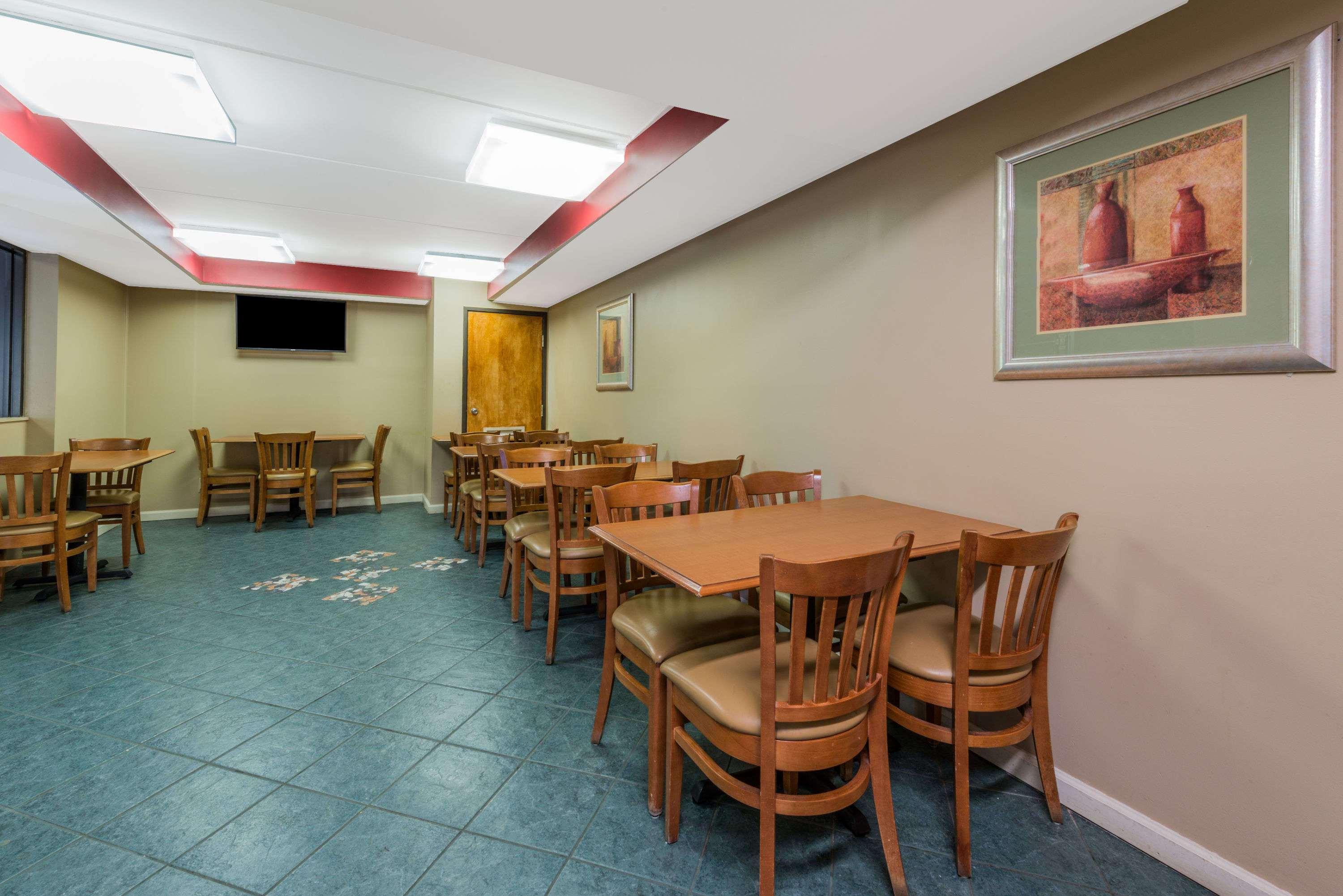 לואיוויל Days Inn By Wyndham Hurstbourne מראה חיצוני תמונה