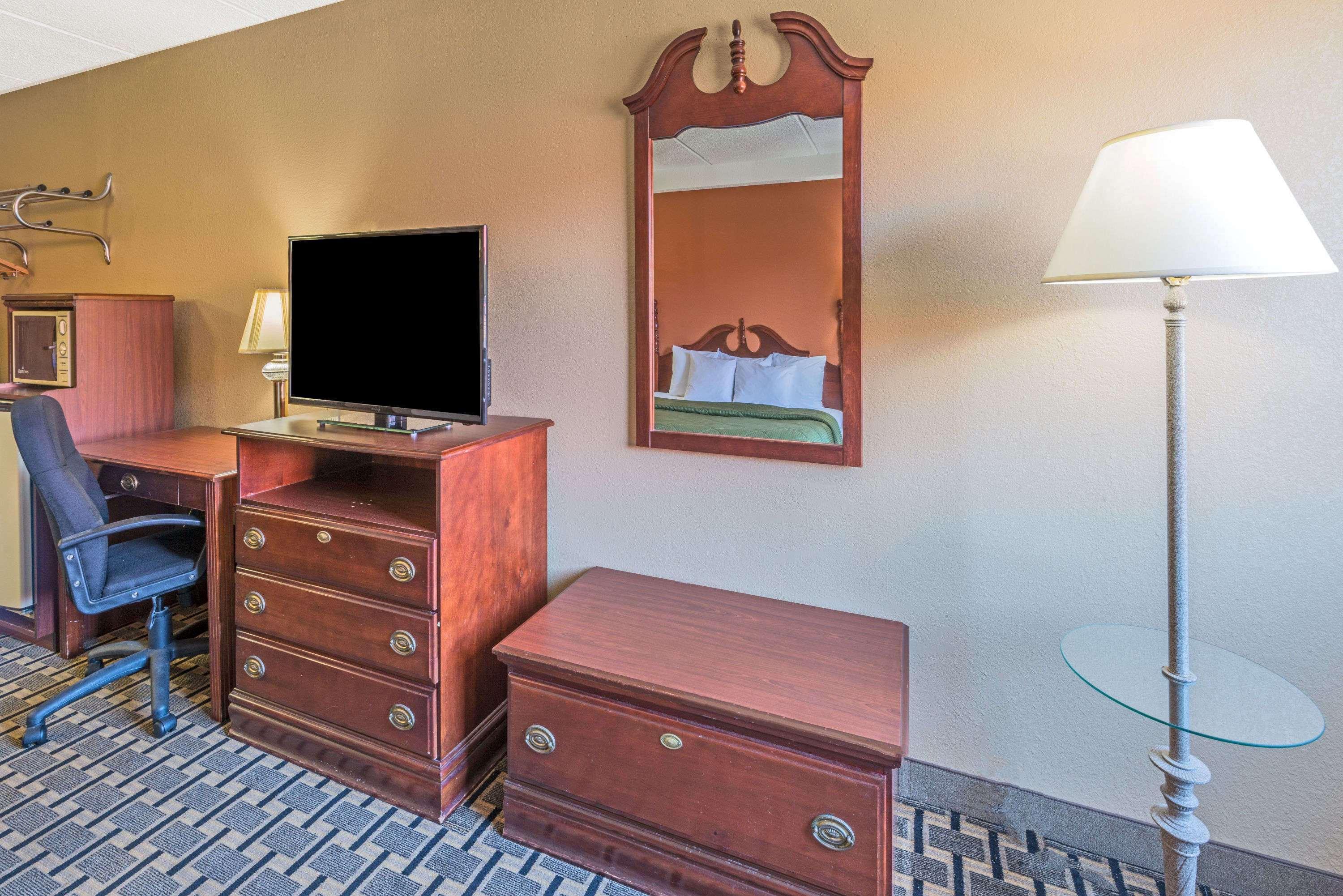 לואיוויל Days Inn By Wyndham Hurstbourne מראה חיצוני תמונה